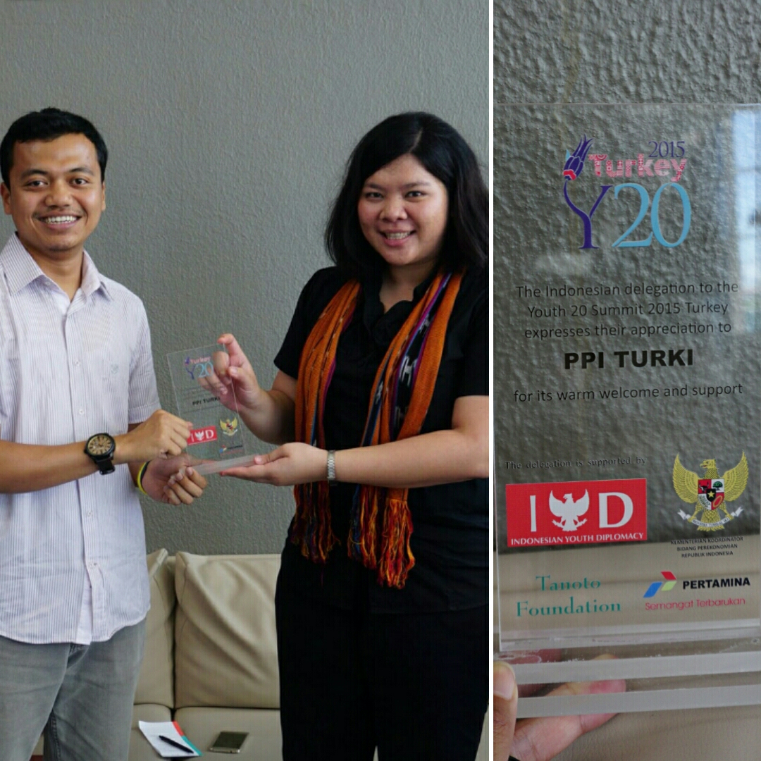 Kristia as head delegate gave a token of appreciation to a representative of PPI Turkey
