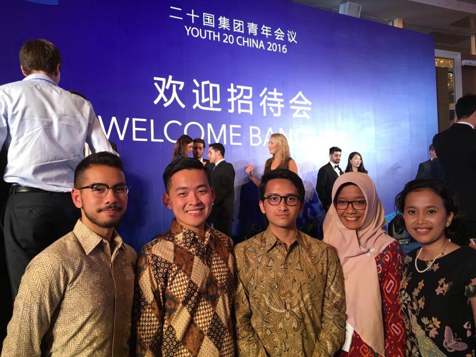 Andreyka, Peter, Wafa, Fadhila, and Hanifah proudly wearing Batik for the Welcome Banquet of the Y20 Summit