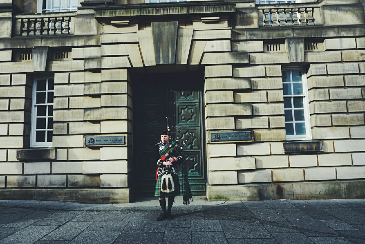 On the Royal Mile (IG @rhiarhiajones)