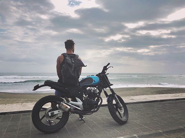 Bali 🏝✨
.
Oh, just perched on my motorbike, wistfully looking over the Indian Ocean... pretending I don&rsquo;t know a pic is being snapped✌🏽 #actnatural