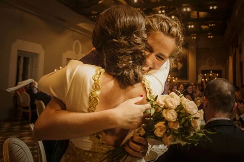 Aplicaciones-espalda-novia-oro-carmen-maria-mayz.jpg