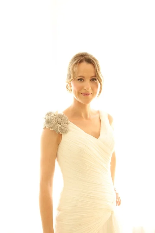 aplique hombrera vestido novia.jpeg