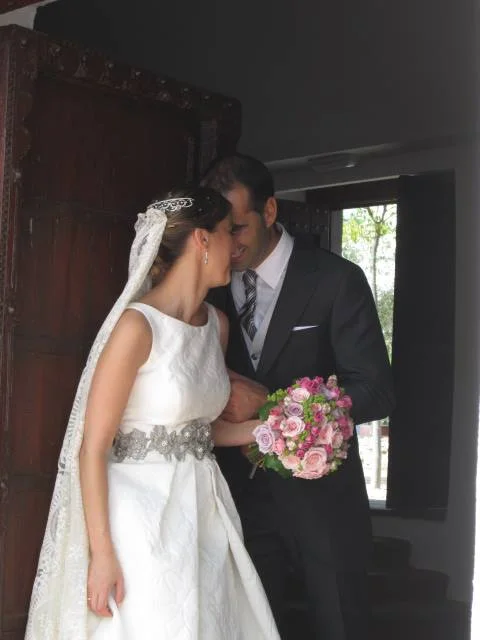 aplique flores pedreria plata novia.jpg