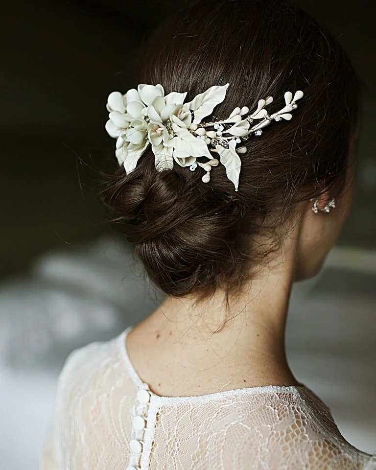 tocado-novia-blanco-flores-velo-parte-de-atrás-madrid-carmen-maria-mayz-2.jpg