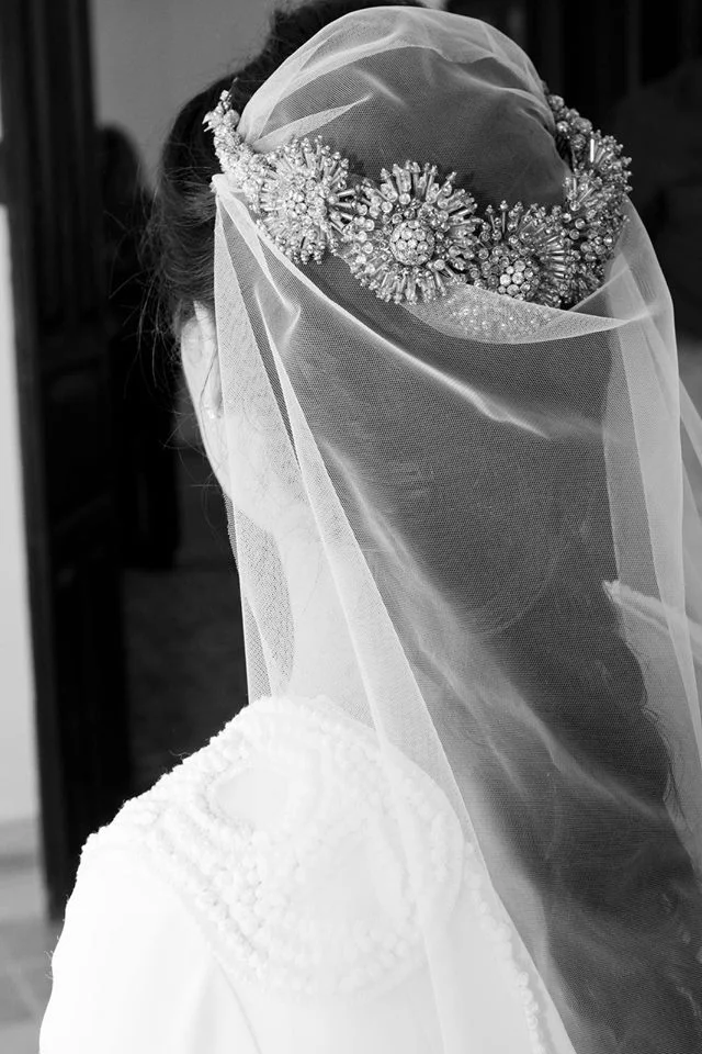 tocado-novia-plata-joya-cristal-velo-parte-de-atrás-madrid-carmen-maria-mayz.jpg