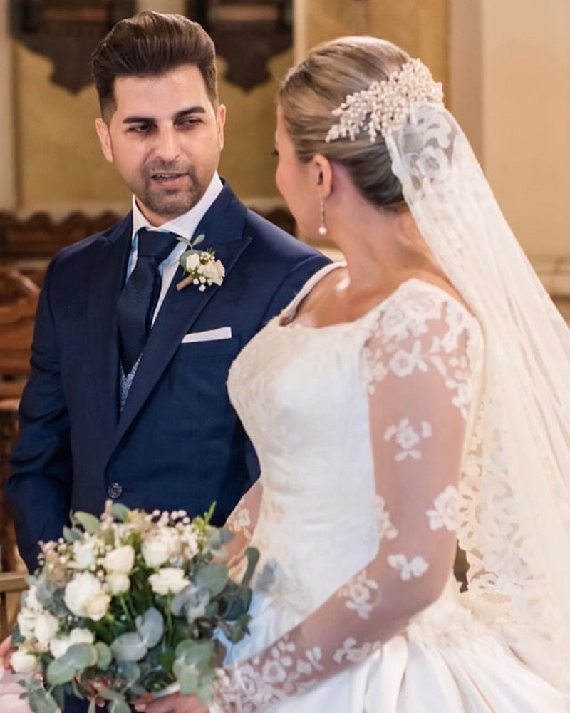 Gracias Veronica por elegirnos y por enviarnos tus fotos😍 

👰&zwj;♂️ @torresruizveronica 
👗 @lorenzocaprile 
💄💇&zwj;♀️ @miriamelenaestilista 
📸 @iluminartefotografiadigital 
💐 @floristeria_charalu