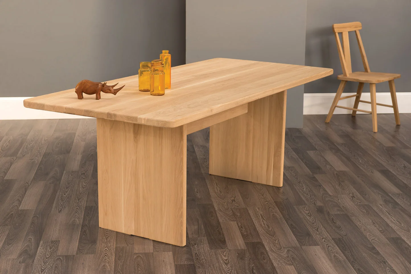 Gliben Dining Table with Titan Dining Chair