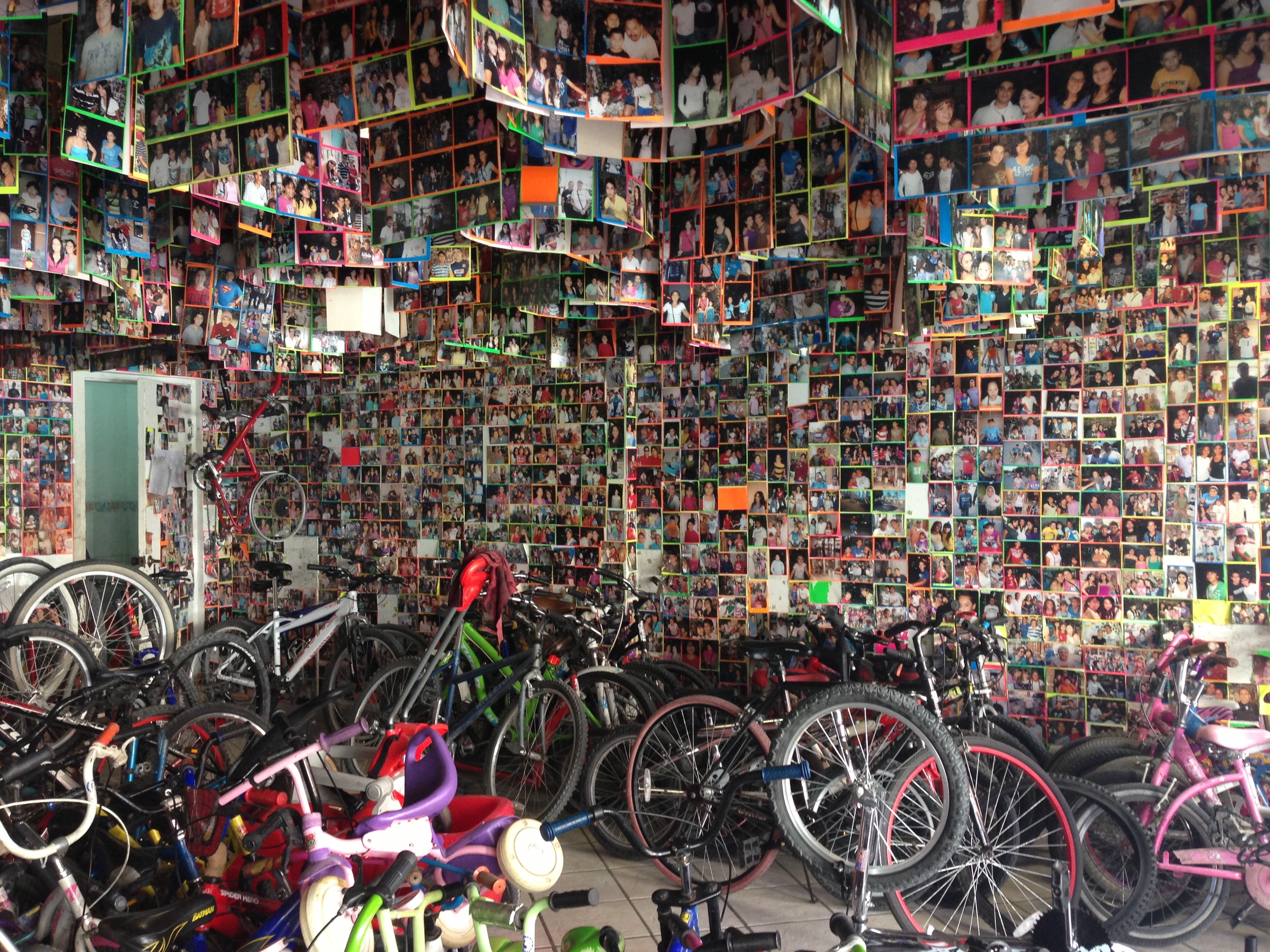 Ados y Nana bike shop in La Paz.