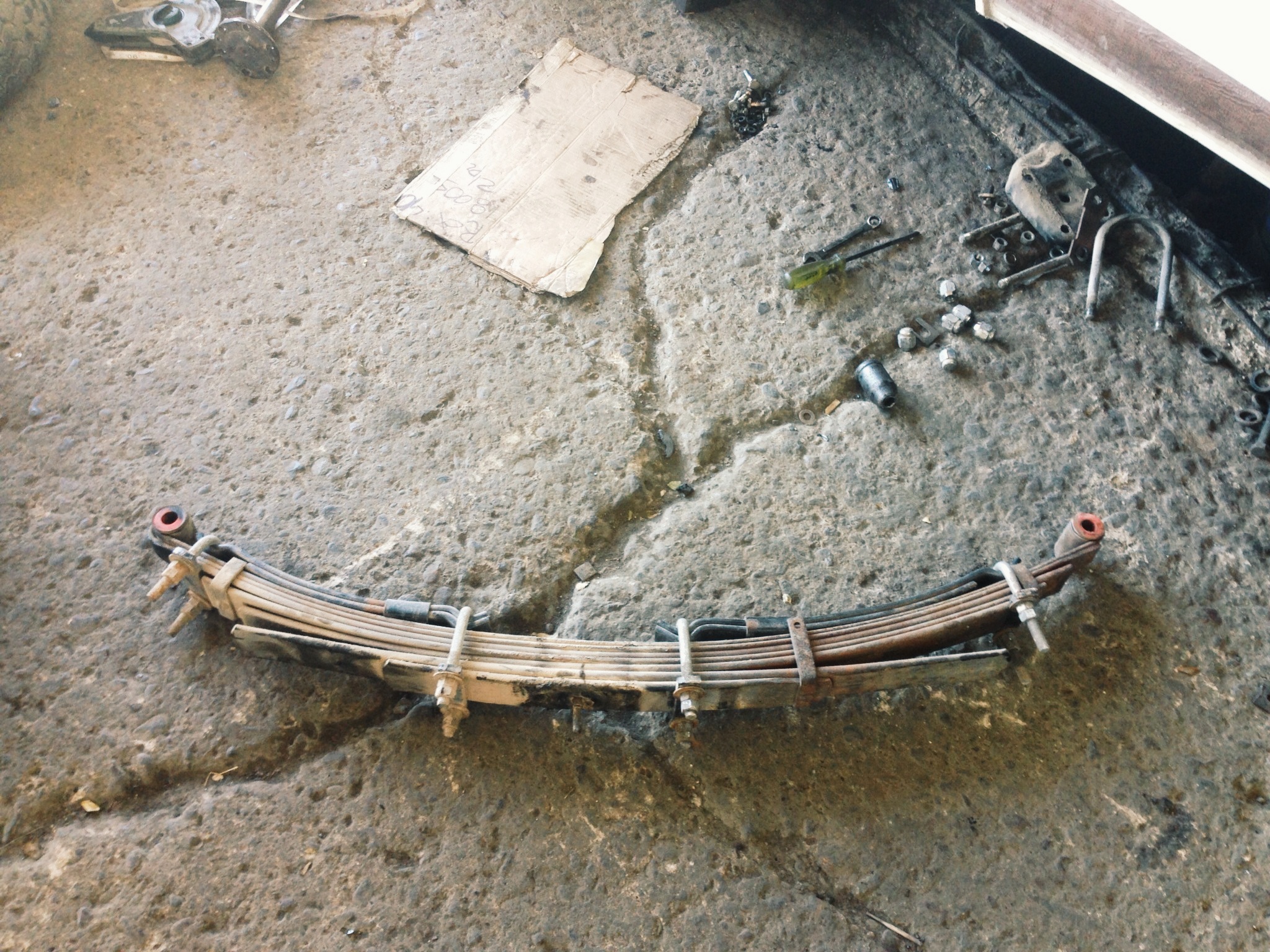 Leaf springs with their bollted on reinforcements