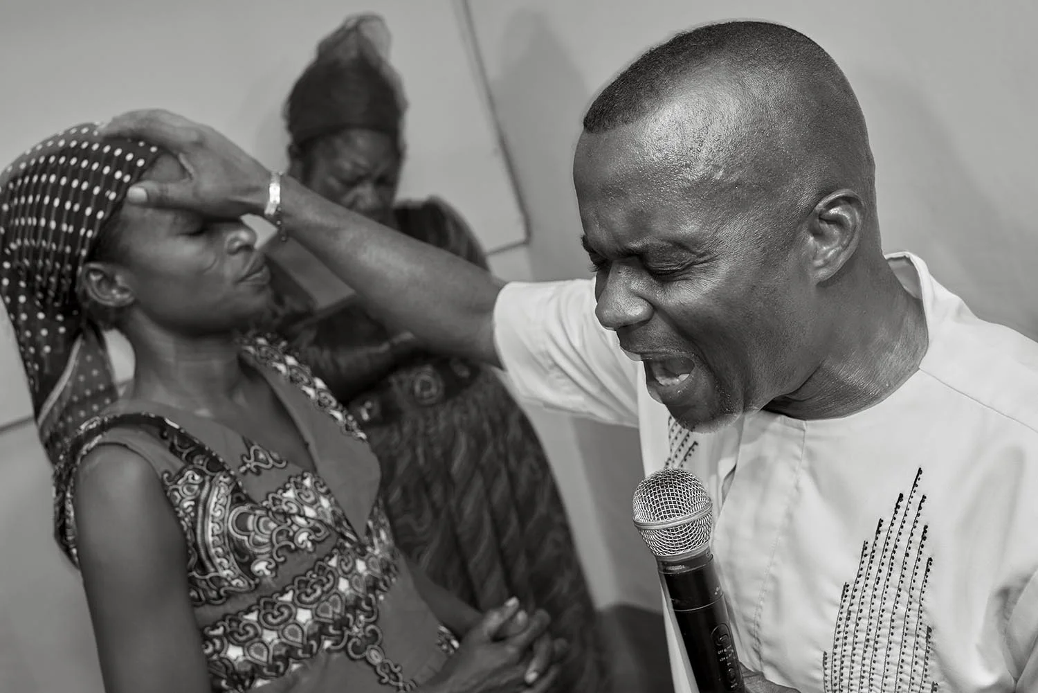 To display to the crowd his magic hands, pastor Udohs show ends up with miracles. This evangelist pretends to even heal blind people like Jesus. It has never been proved that he can walk on water, but pastor Udoh spreads the idea of killing witches, as he believes it is ordered in the bible. And people follow.
