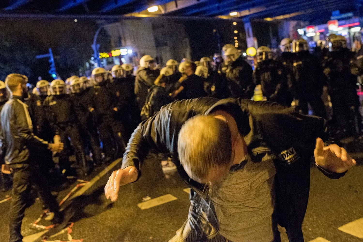 Peaceful demonstrator tries to breath after he got load of pepper spray straight in his face. His crime was to demonstrate for a fair world. This was the end of the demonstration „welcome to hell“. Who won?