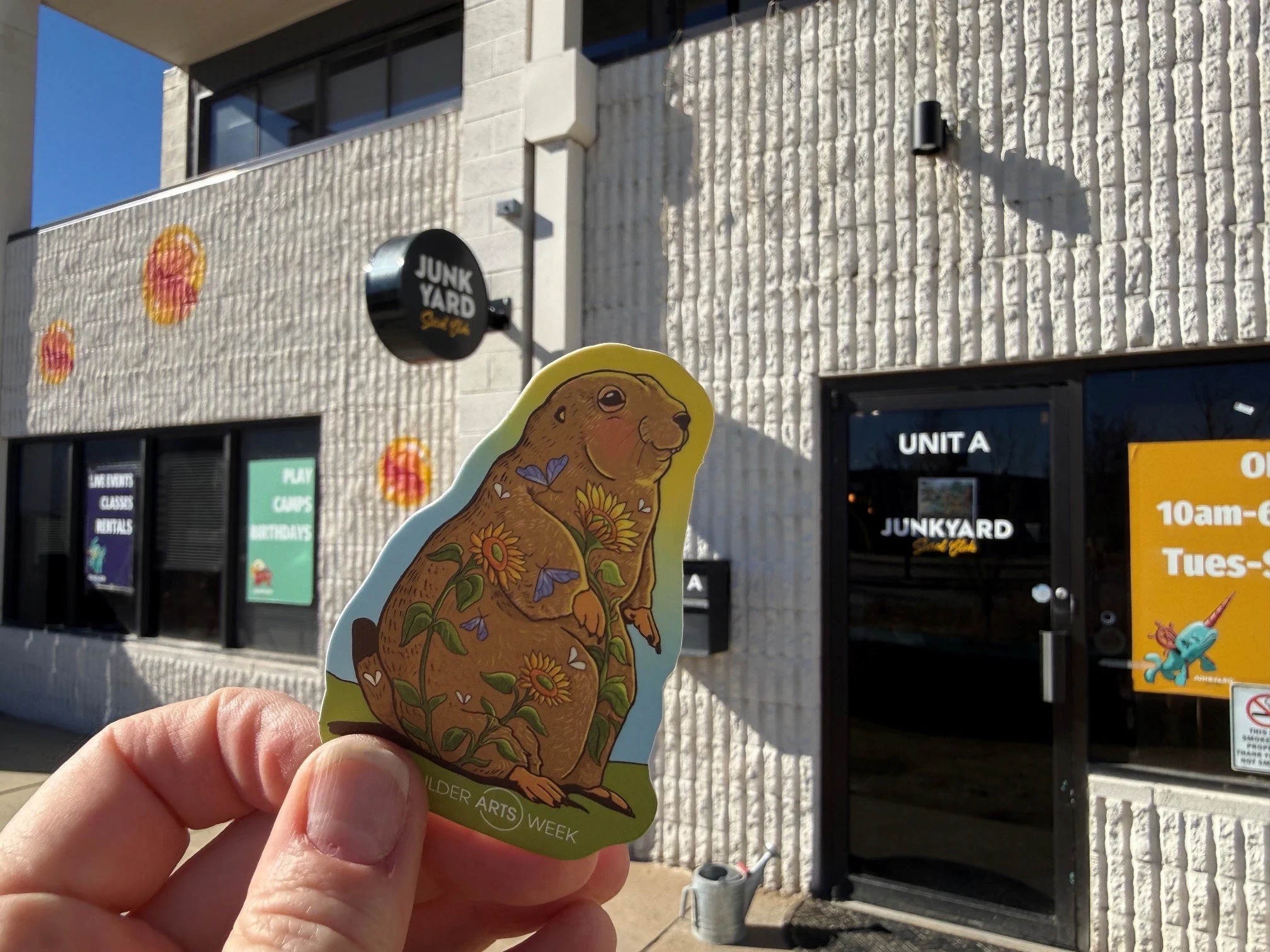 🐾 Gladys the prairie dog just popped up at @junkyardsocialclub and her jaw is ON THE FLOOR. 🤩 

There is SO much happening here during Boulder Arts Week that she doesn't even know where to start! 🎨🎶🎉 

Don't let Gladys have all the fun &mdash; h