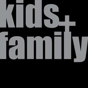 kids + familyA family session is in a location of your choice. While I capture a smiling portrait of your family, I will also capture natural moments and expressions as we progress place to place.