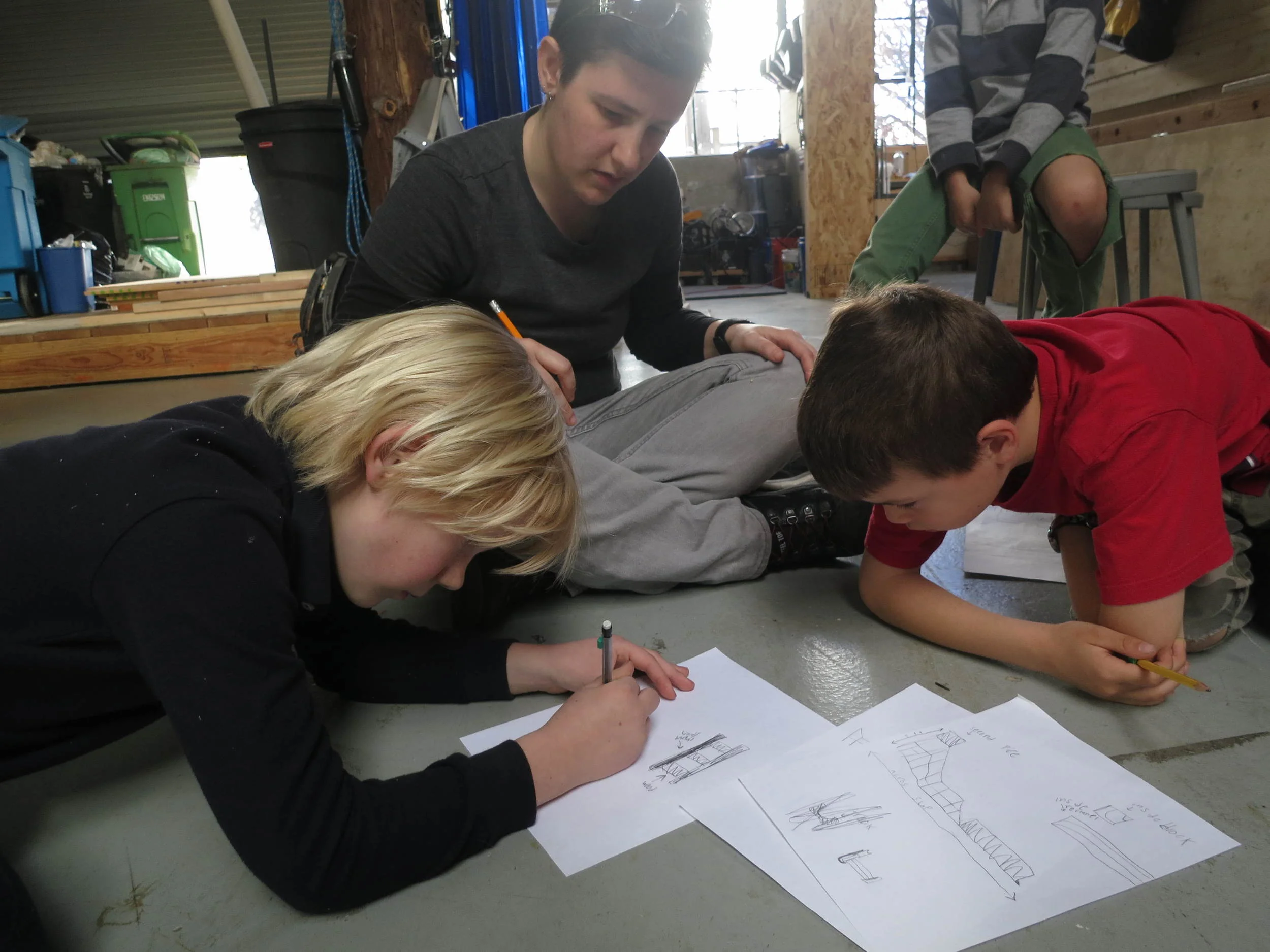 Meanwhile Lincon and Justin sit down with Amanda to work out out the details and dimensions. 