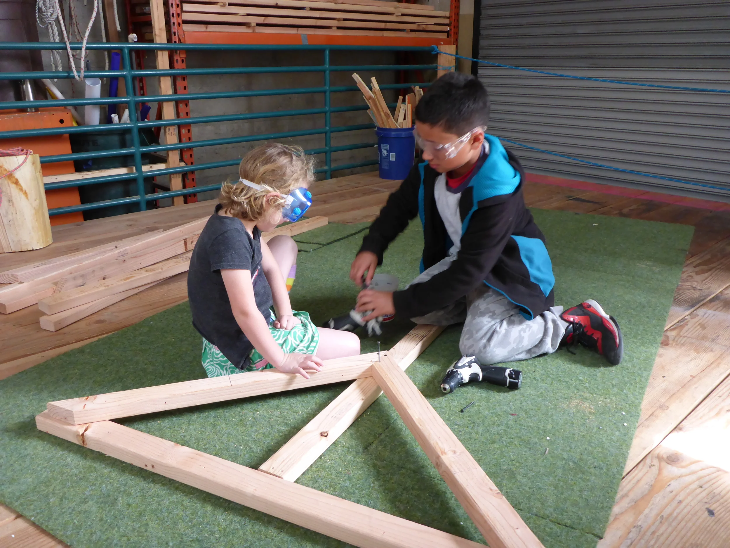 Pascal and Ella make supports together.