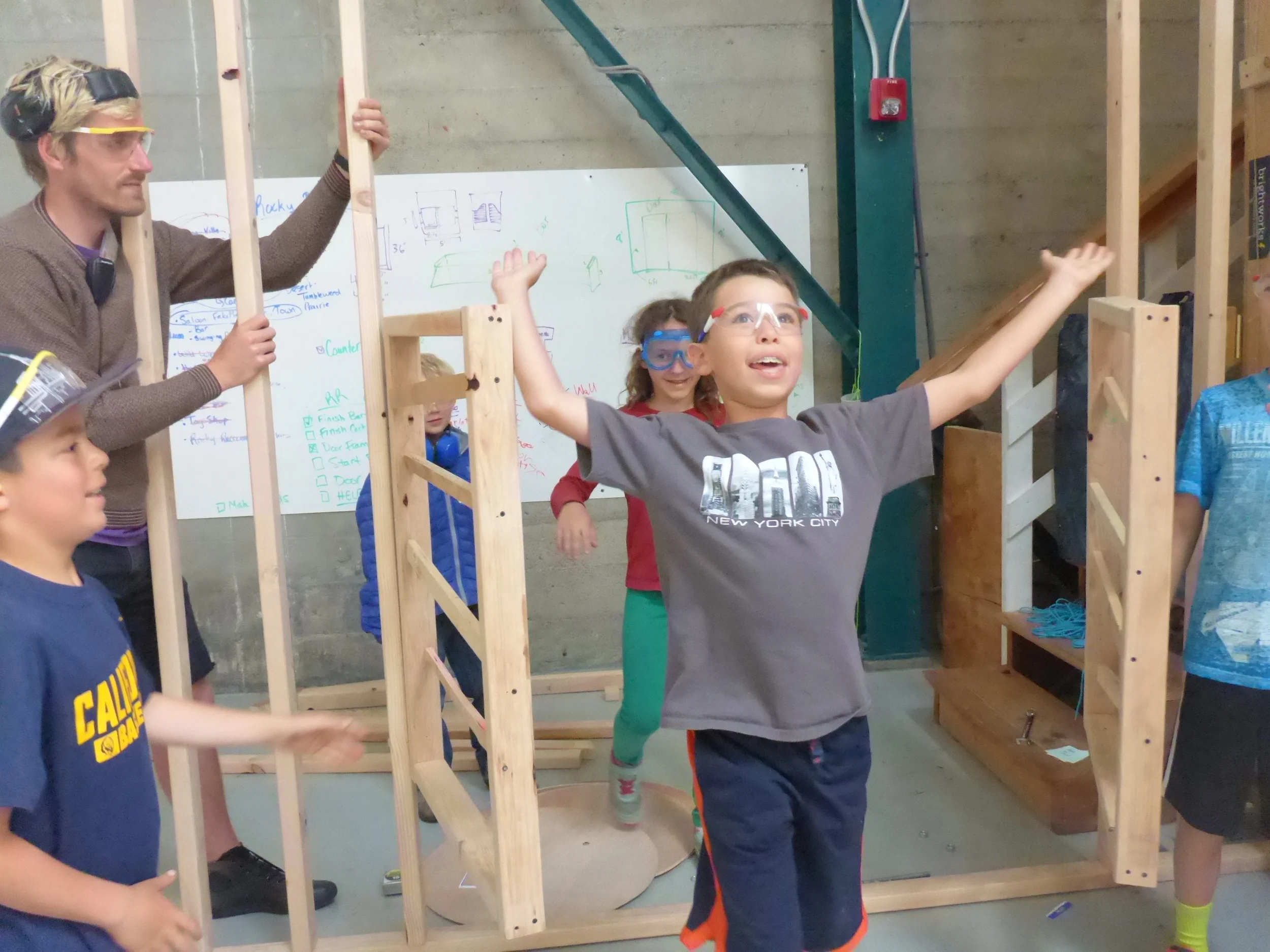 We have a working saloon door!