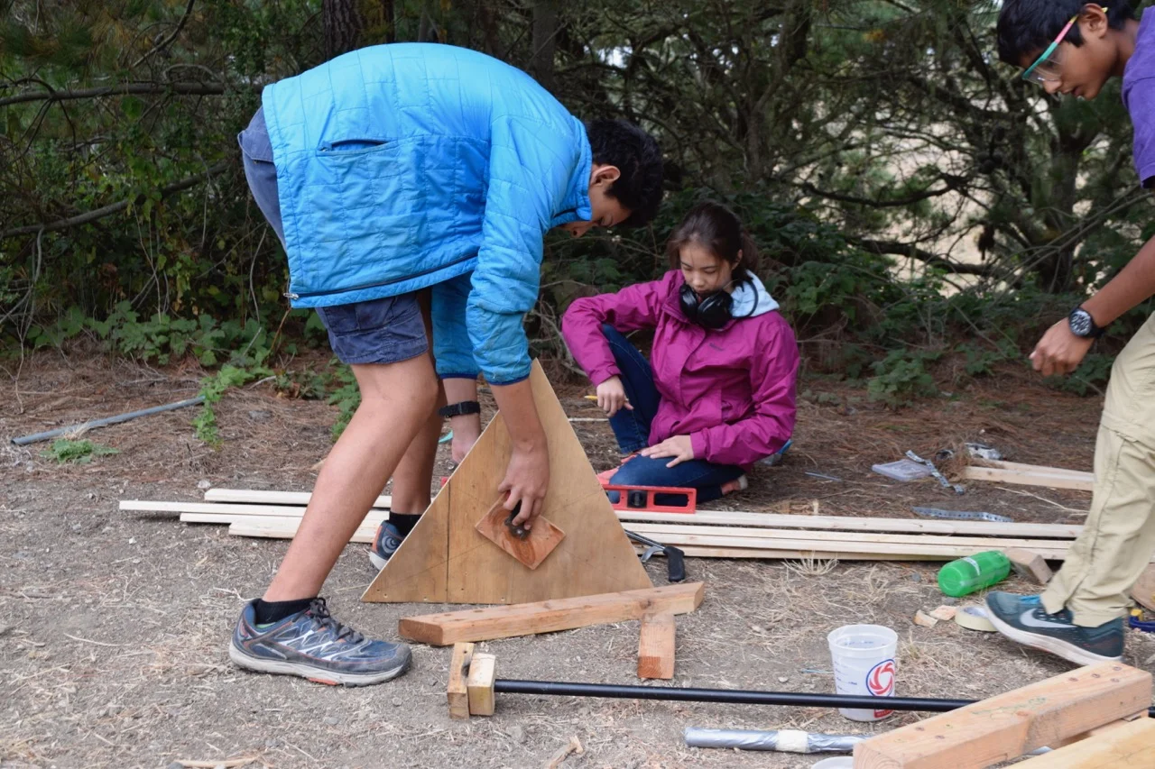 Kablooi works on their fidget spinner inspired weapon, which will rotate atop their cart and knock their opponents off the track.&nbsp;