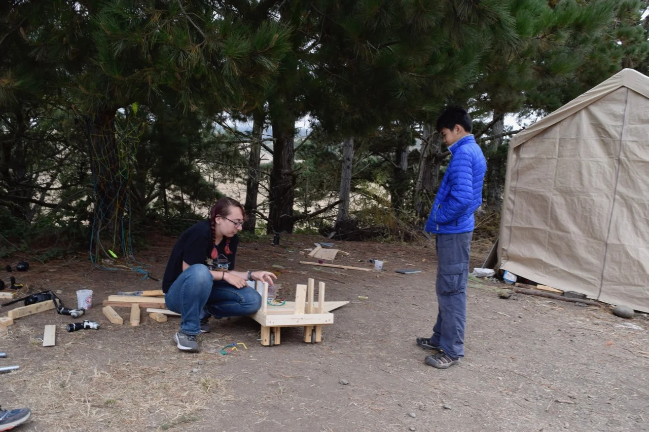 Kevin and Peam talk over Kablooi's cart design.&nbsp;
