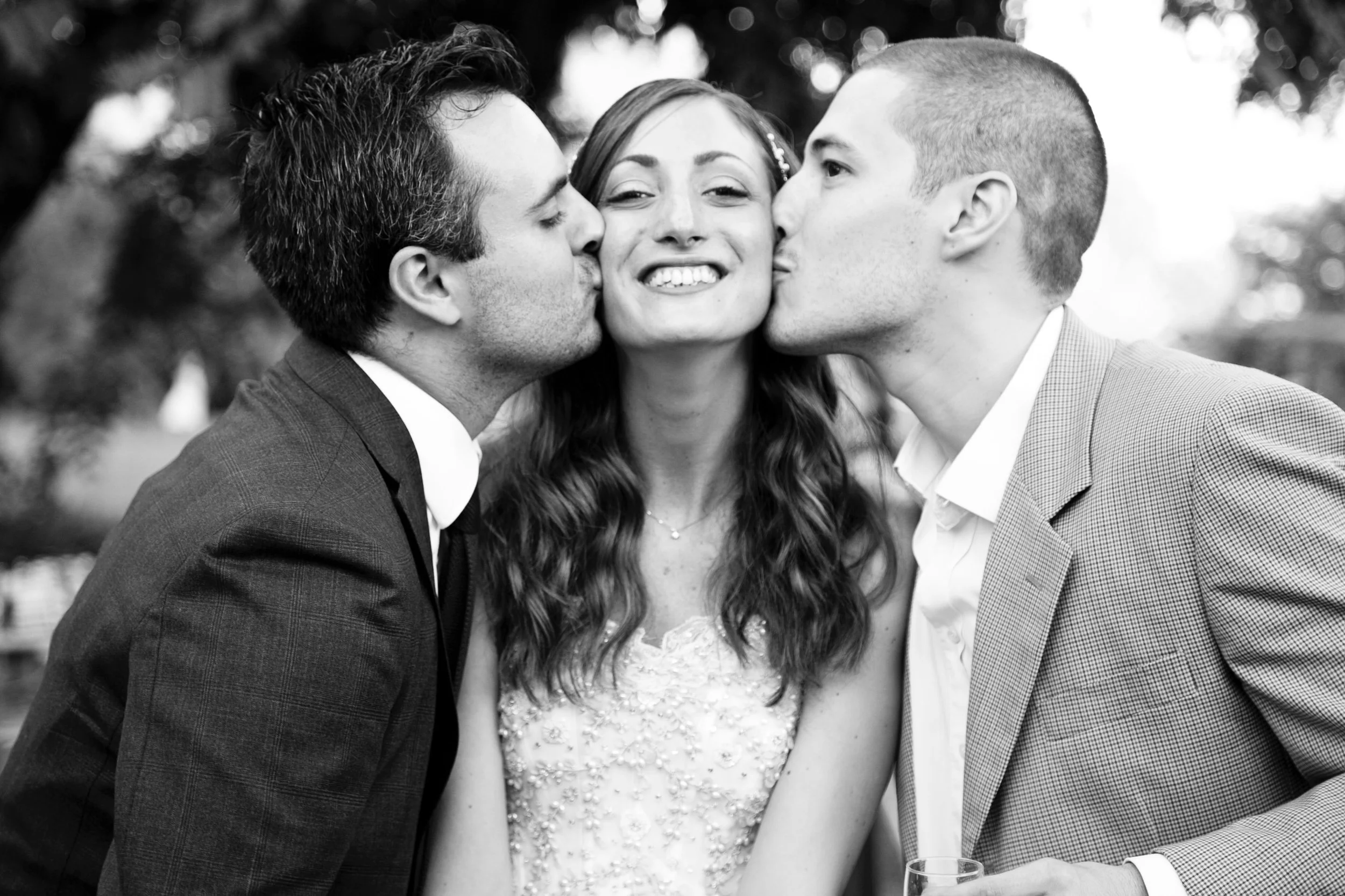 Bride and friends
.
#kiss #weddings #riandewedding #weddingphotographer #romeweddingphotographer