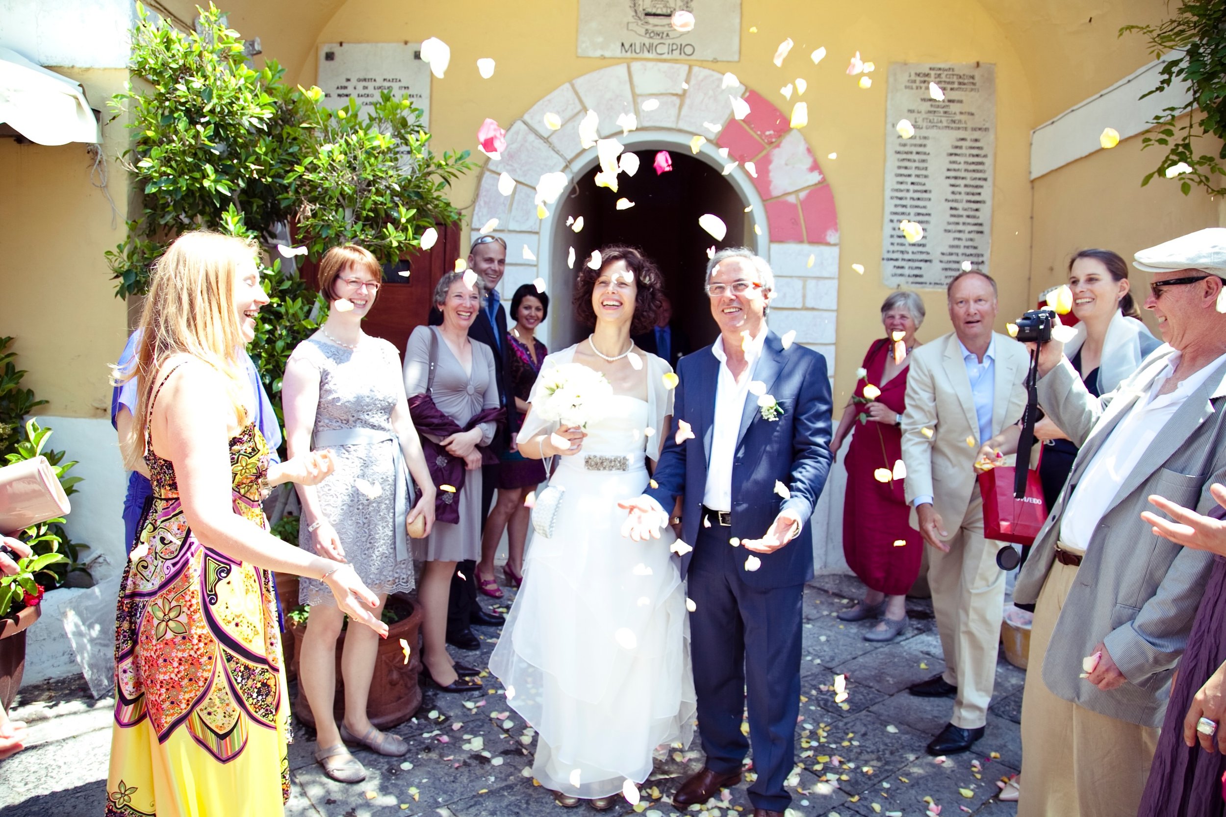 Ugo e Cathrine
.
#uscitasposi #weddings #riandewedding #weddingphotographer #romeweddingphotographer