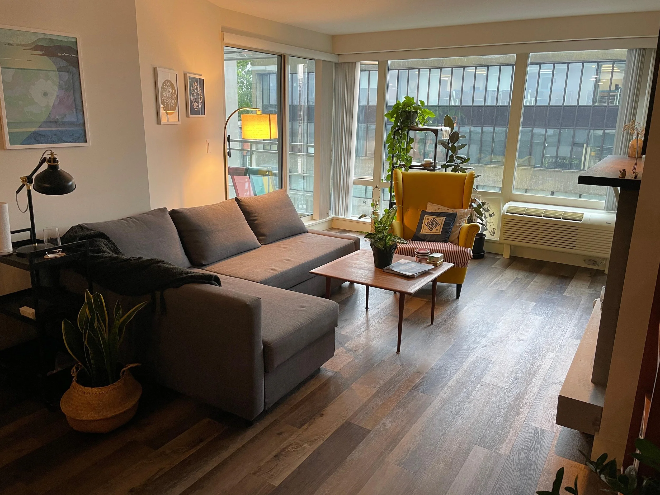 2 Living Room.jpg
