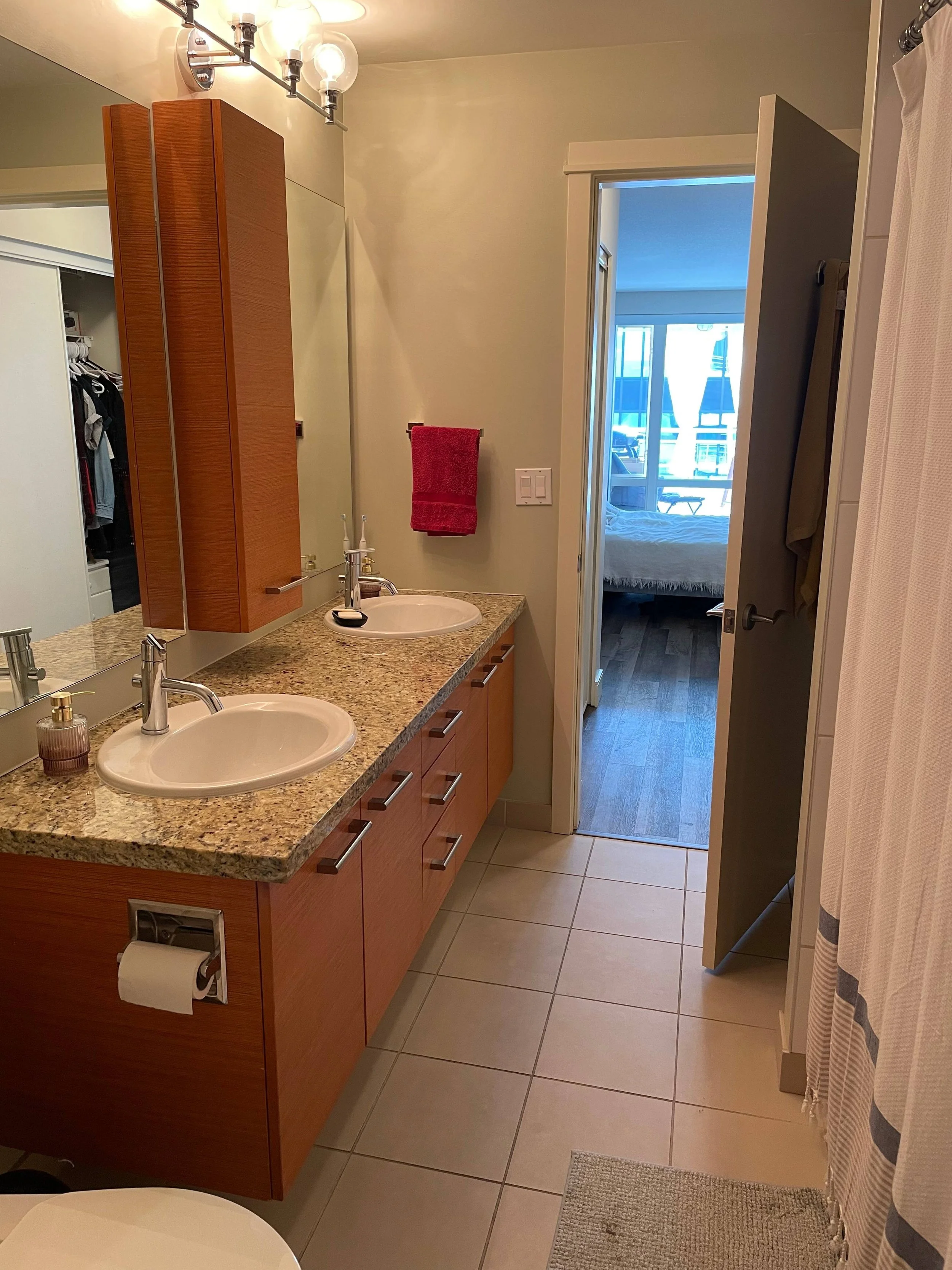 10 Bathroom.jpg