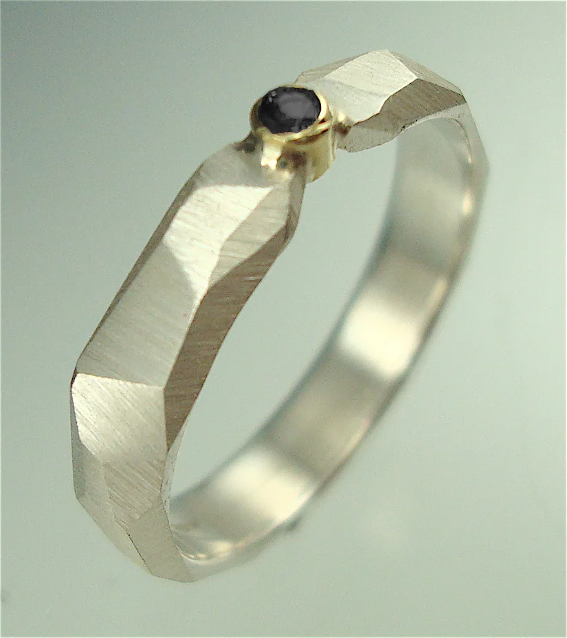 Chiseled Ring with black diamond 