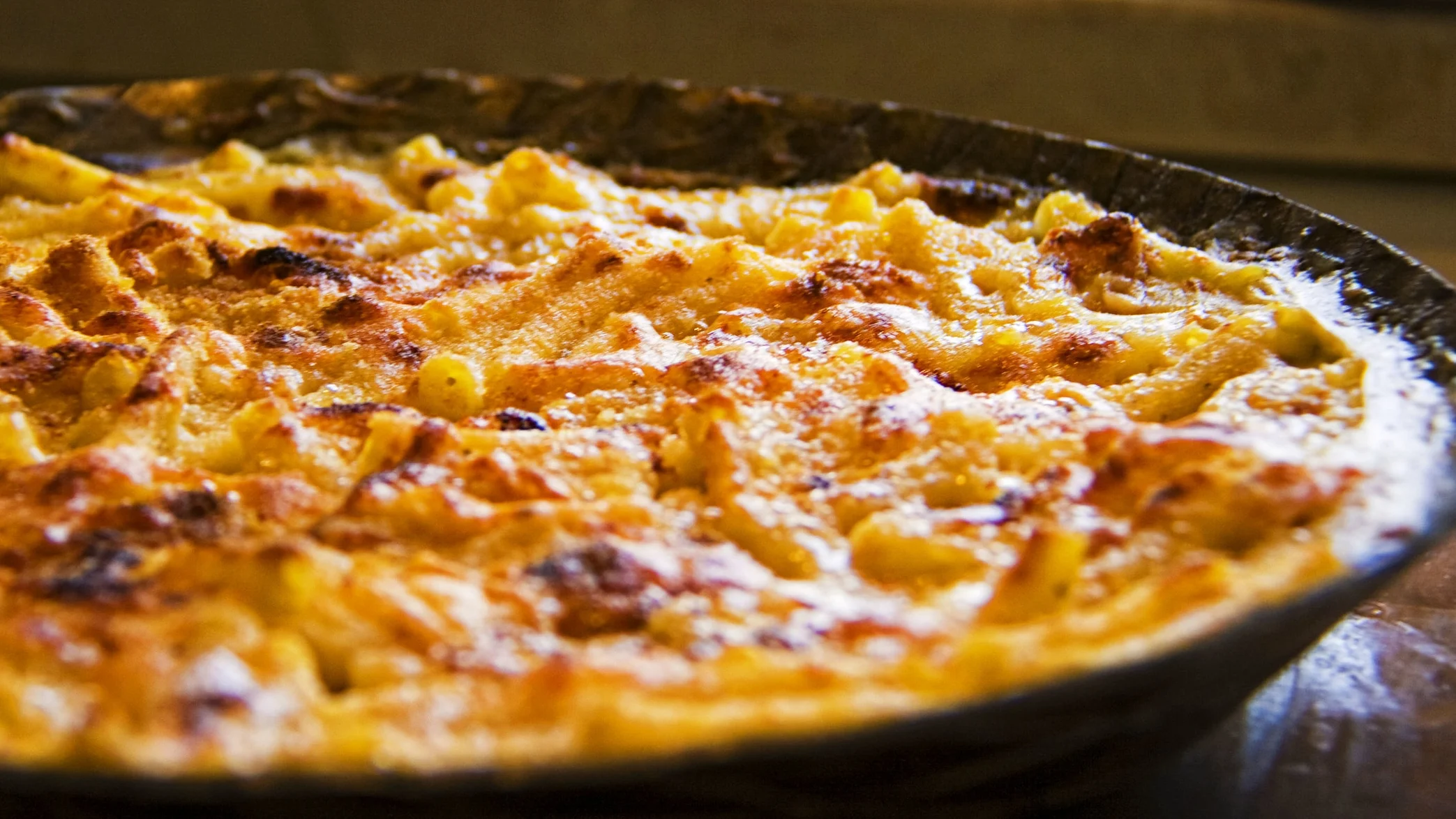 Baked_macaroni_and_cheese_1.jpg