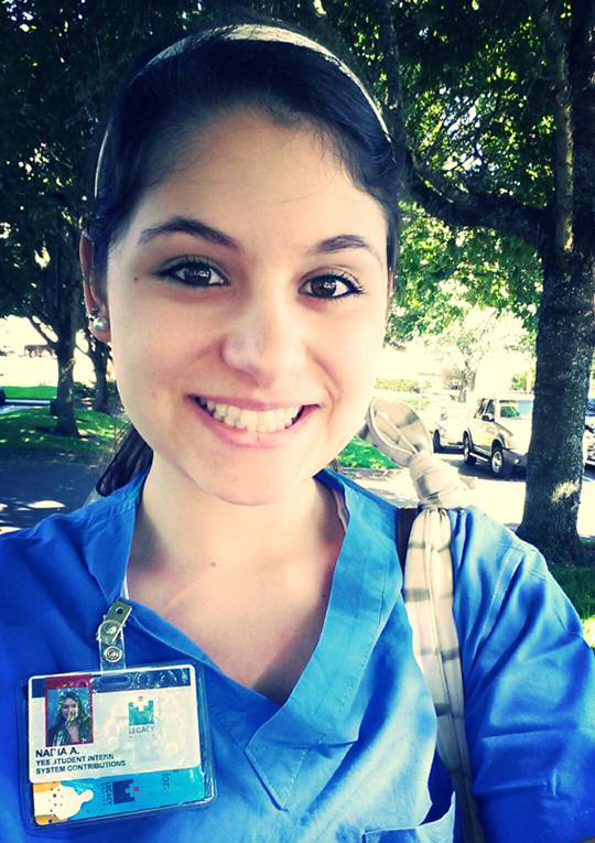 Selfie of Nadia in her scrubs.