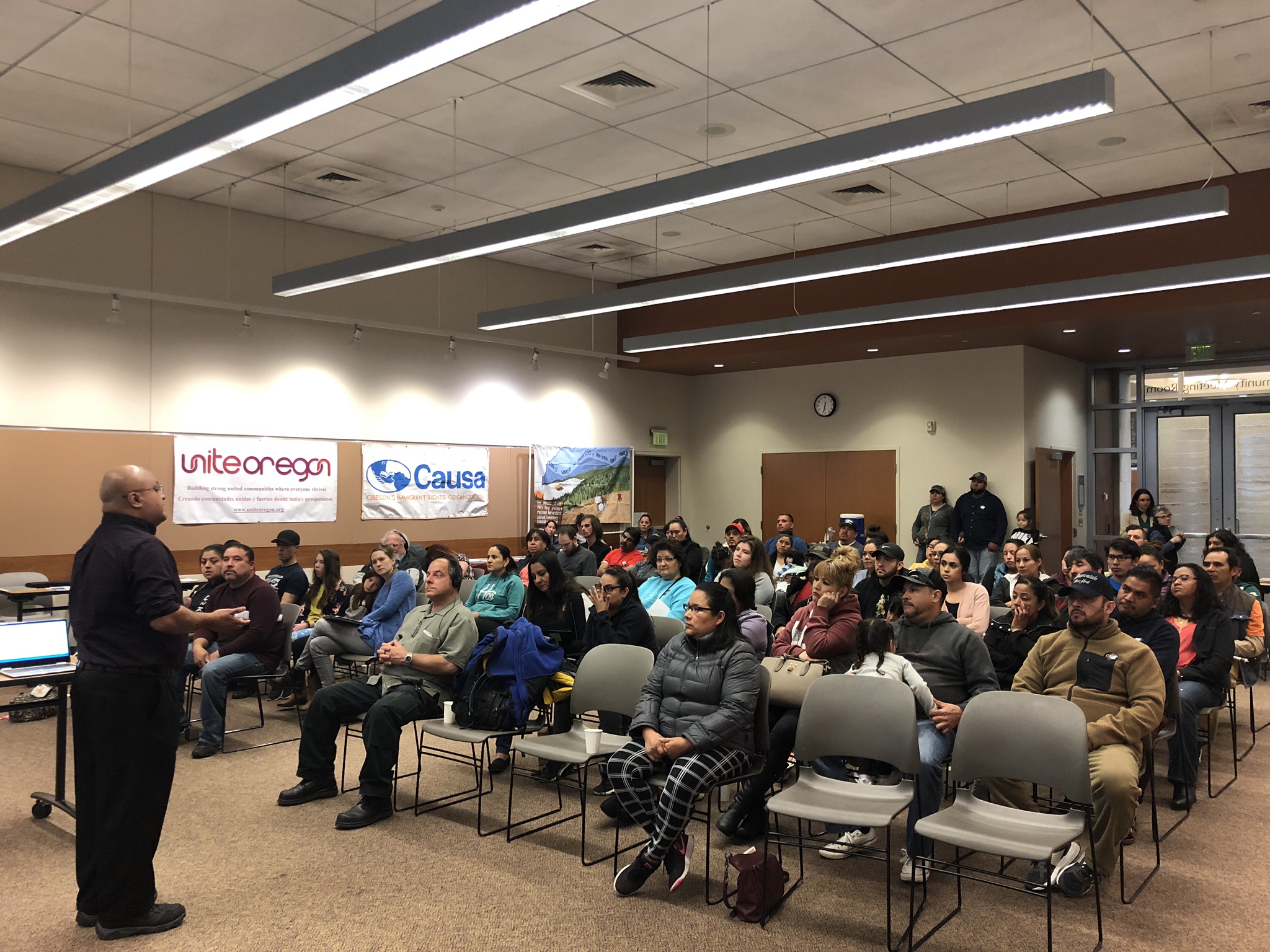 Spanish-speakers attend a Driver’s Licenses for ALL community forum in southern Oregon.