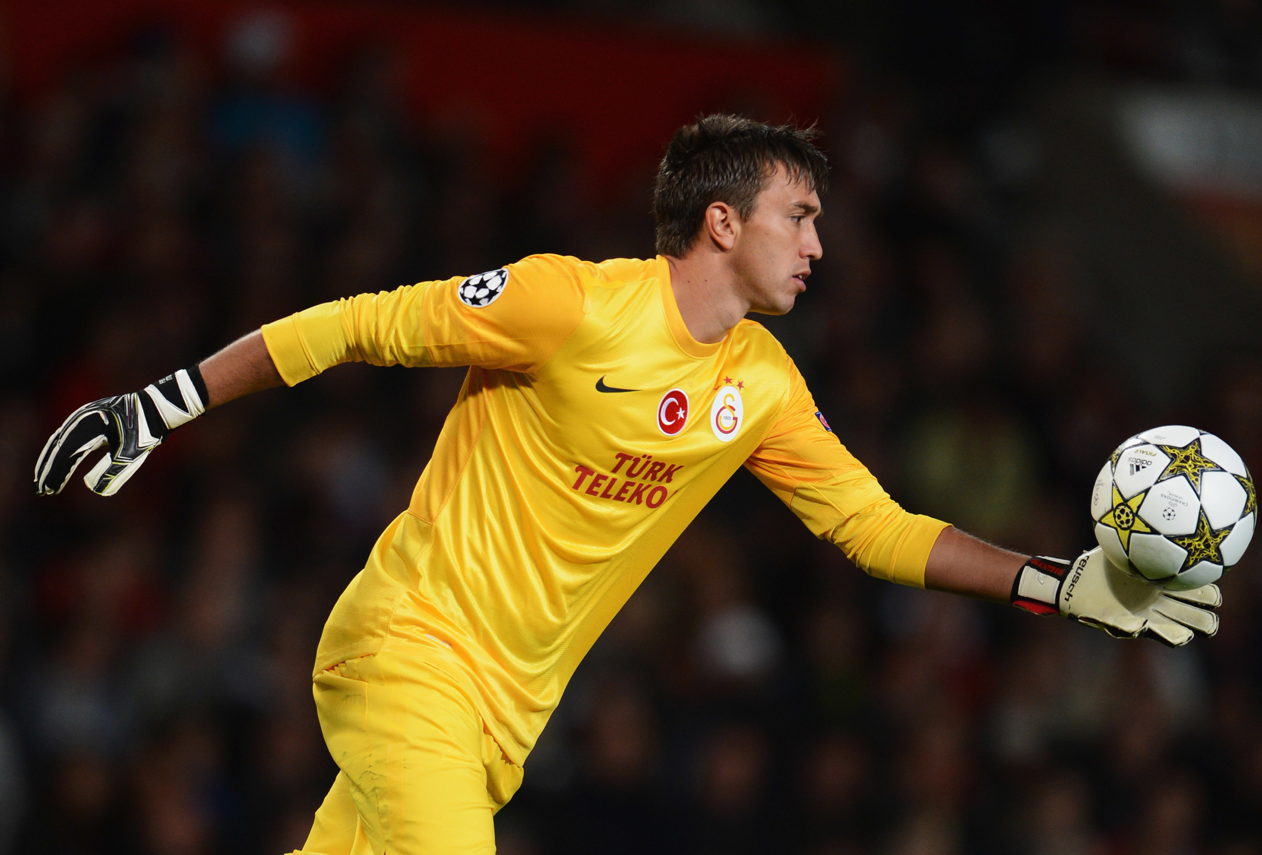 Muslera prepares himself to punt the ball very far