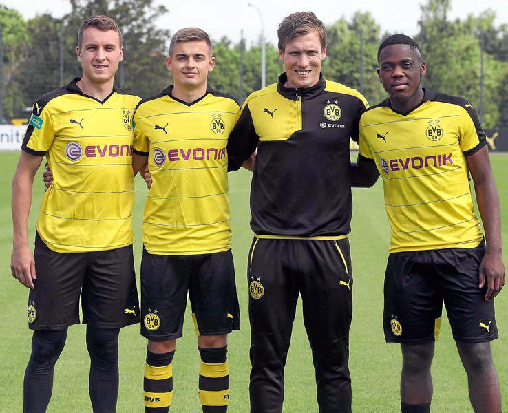 Will Pulisic, pictured with Dortmund teammates, on the left