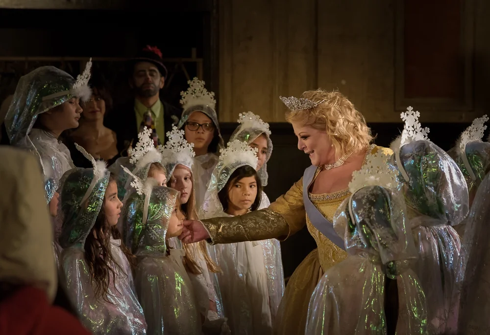 The Queen of Sweden (Deborah Voigt) among the Snowflakes (San Francisco Girls Chorus).