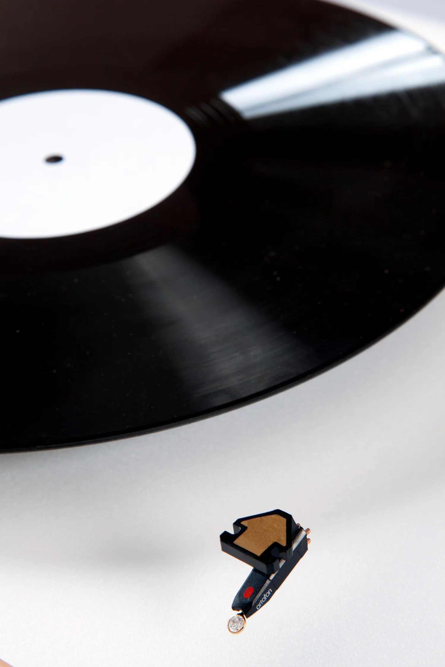 2009, record with the sound of a burning violin and cartridge with a 2,5k diamond made of the ash of the violin. Picture by Heinz Peter Knes