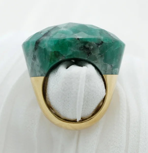 Anel em Esmeralda PatBijoux, 2013