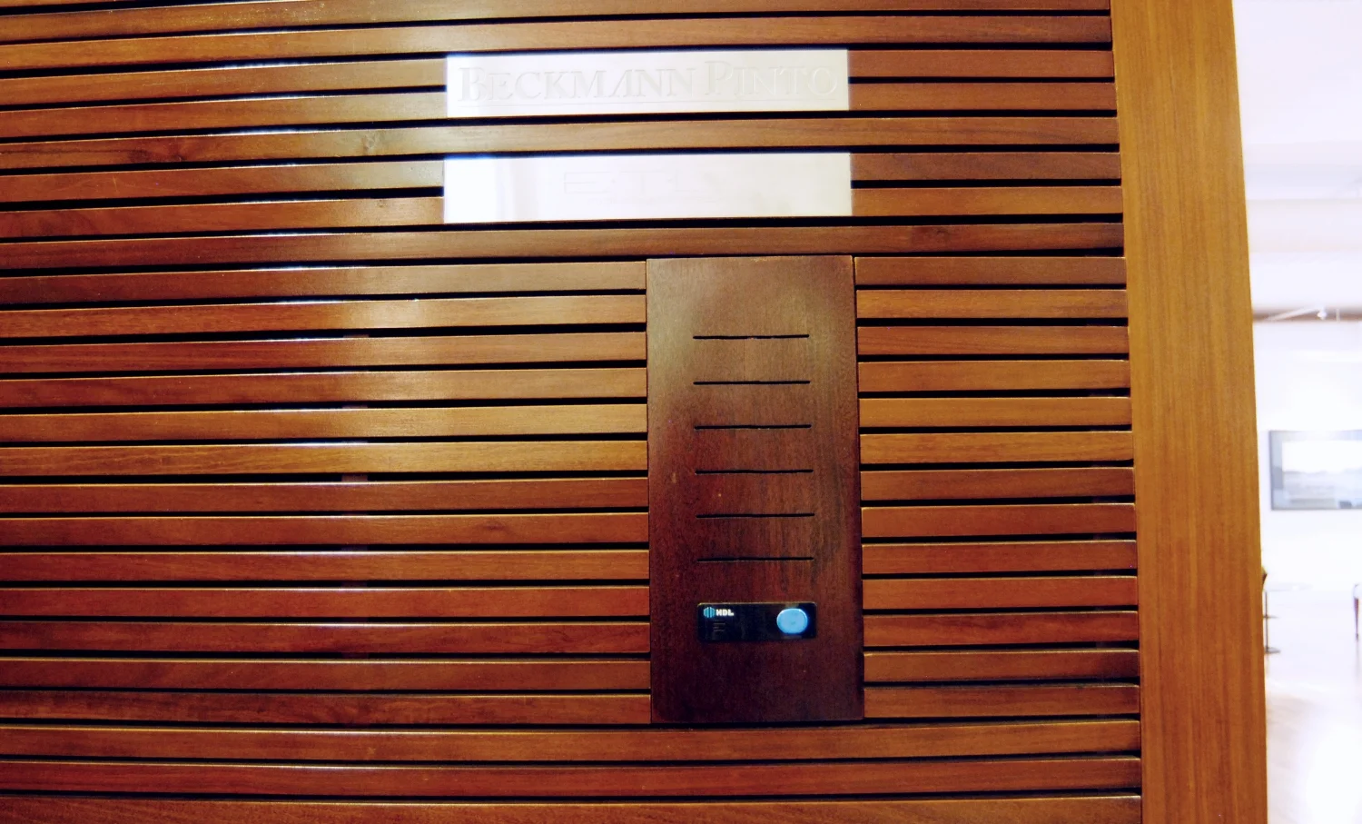  Arquitetura de Interiores&nbsp; Patricia Borges .&nbsp;  Projeto e obra comercial, Curitiba 2004 