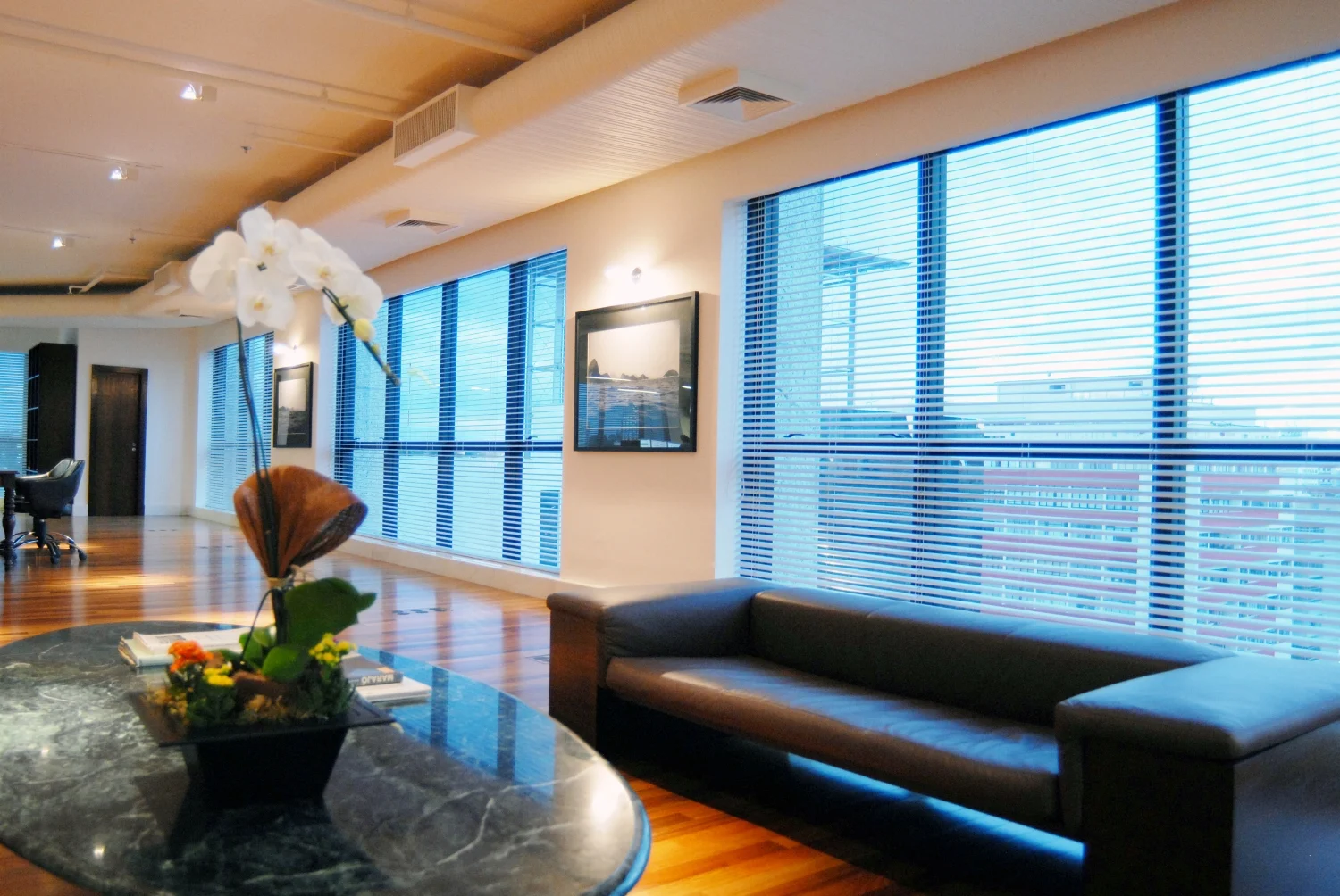  Arquitetura de Interiores&nbsp; Patricia Borges .&nbsp;  Projeto e obra comercial, Curitiba 2004 