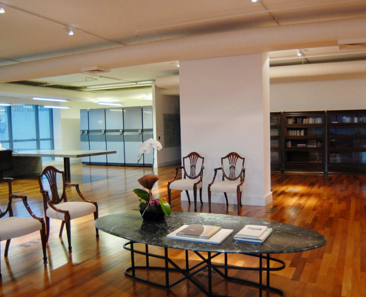  Arquitetura de Interiores&nbsp; Patricia Borges .&nbsp;  Projeto e obra comercial, Curitiba 2004 