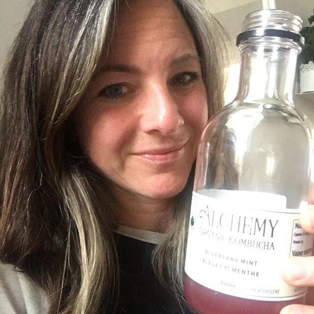 I&rsquo;m drinking my @alchemypicklecompany Kombucha while writing the chapter on gut-brain mental health for my next book! Kombucha makes me feel amazing. Reminds me of the surge of oxytocin from breastfeeding. 
#neuropsychoidiology