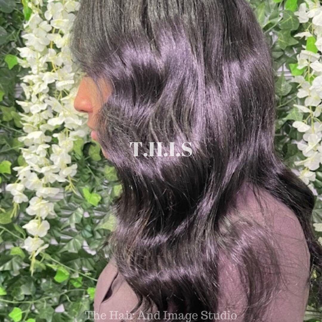 Book With Tyra :

Hand-Tied Hair Extension

✨Unveil the captivating secrets of hand-tied hair extensions. Designed to achieve a harmonious blend of natural elegance. These extensions possess a remarkable ability to seamlessly merge with your own lock