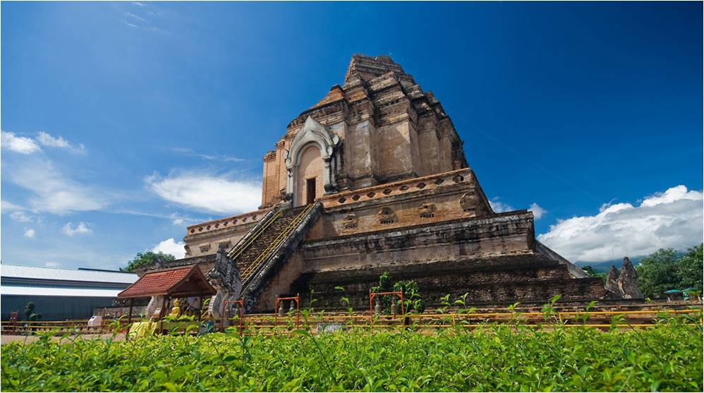 Chedi Luang Temple.jpg