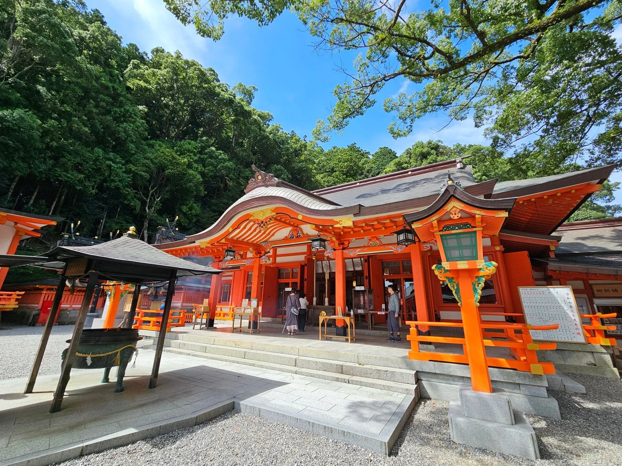Kumano-Nachi Taisha, a landmark not to be missed when visiting Wakayama region. A past fusion of Buddhism and Shinto religion, part of the UNESCO-designated World Heritage Sacred Sites and Pilgrimage Routes in the Kii Mountain Range of Japan. Enjoy t