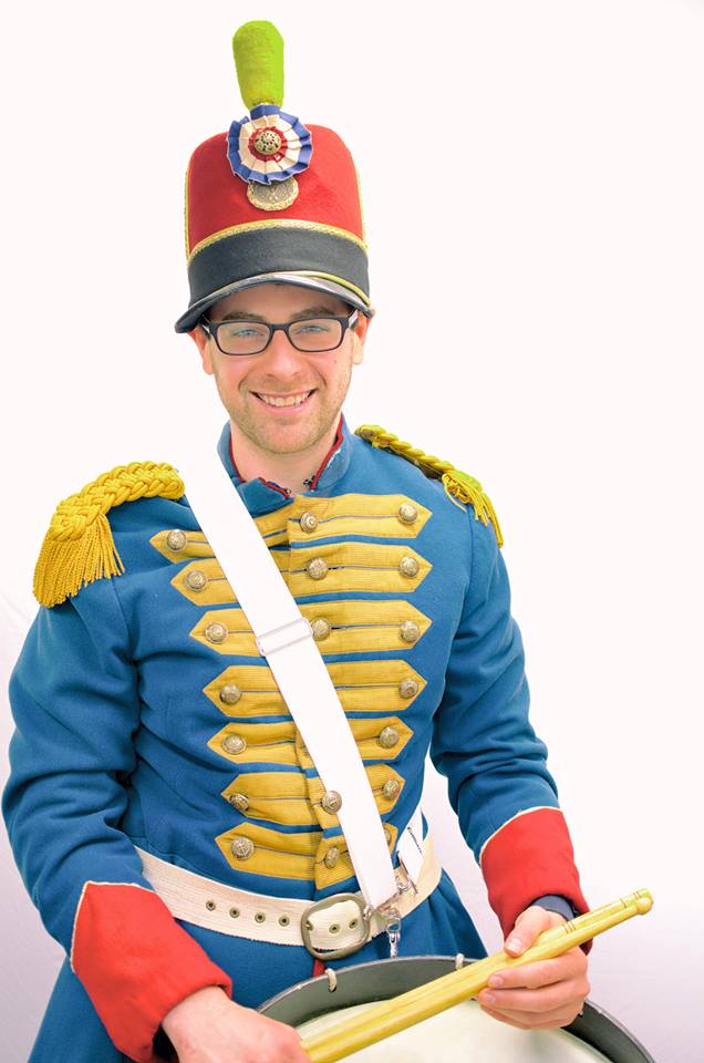 Rob Knopper in the stage band costume for La Bohème (Photo by Pedro Díaz)