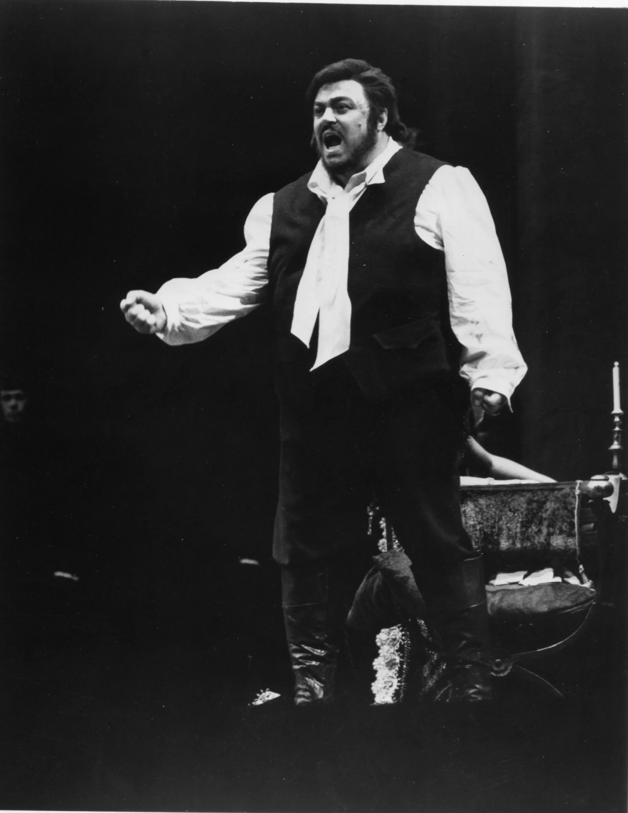 Pavarotti in Tosca (Photo Credit: The Metropolitan Opera Archives)