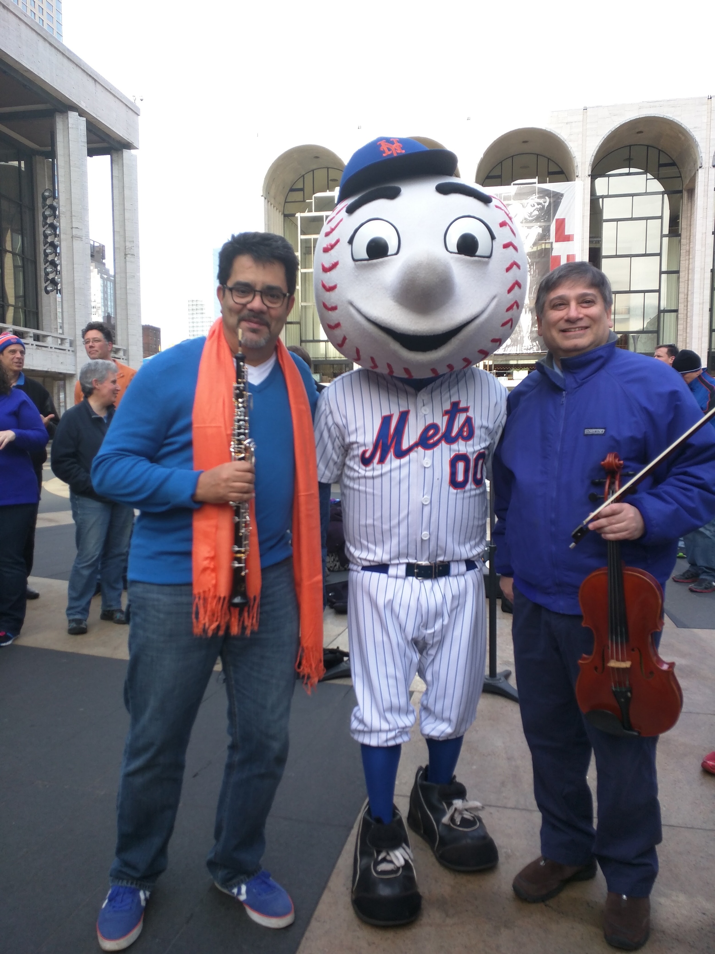 Pedro Diaz and Vincent Lionti pose with Mr. Met. Photo by Billy Hunter