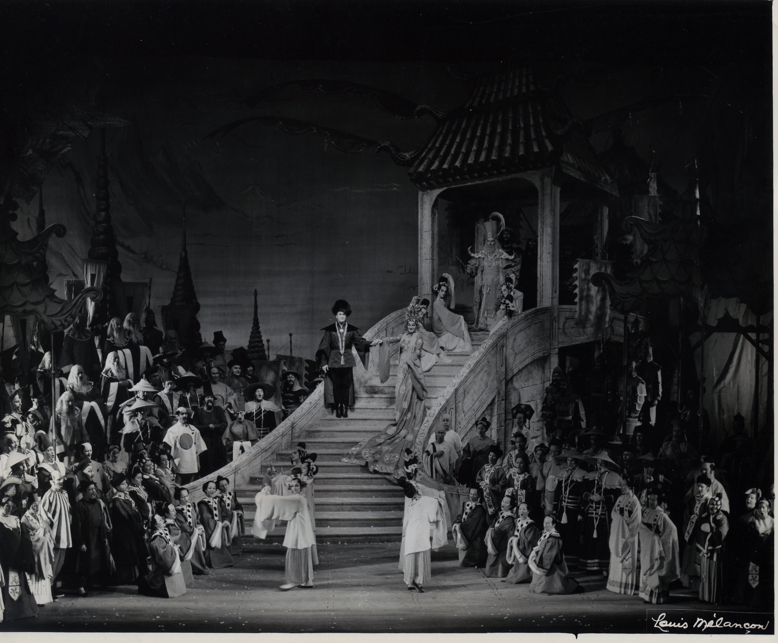 The staircase as seen in a 1961 performance of Cecil Beaton's production, starring Franco Corelli and Birgit Nilsson (Photo by Louis Melancon/Metropolitan Opera)