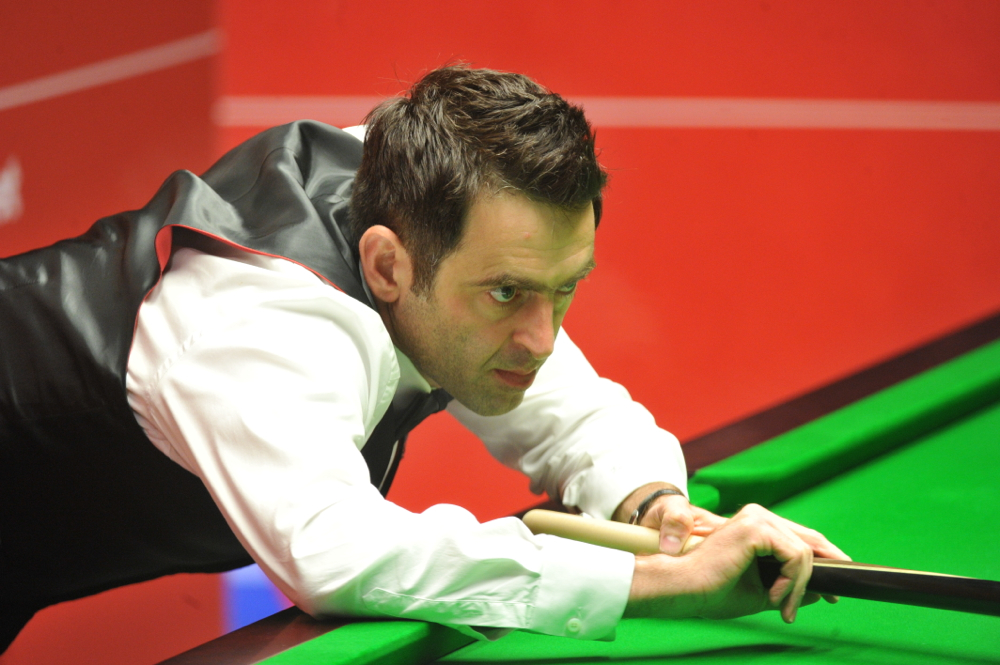 O'SULLIVAN CLEAR, SELBY JUST AHEAD