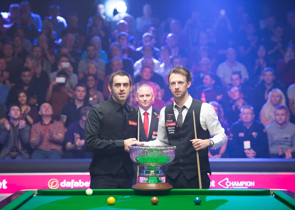 Ronnie O'Sullivan and Judd Trump before the start of their classic final