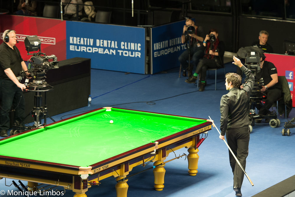 Ronnie O'Sullivan salutes the Tempodrom crowd after beating Mark Davis on Thursday