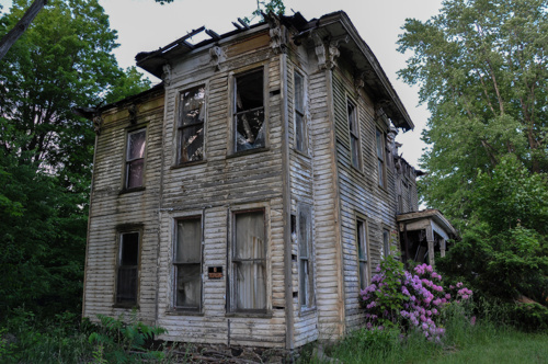 5d538ae3a5aff193-AbandonedHouse-WheelwrightKY-2.jpg